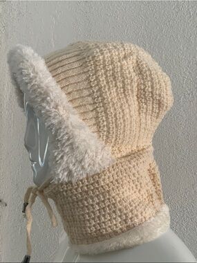 Cozy Faux Fur Trim Knit Hood in Cream